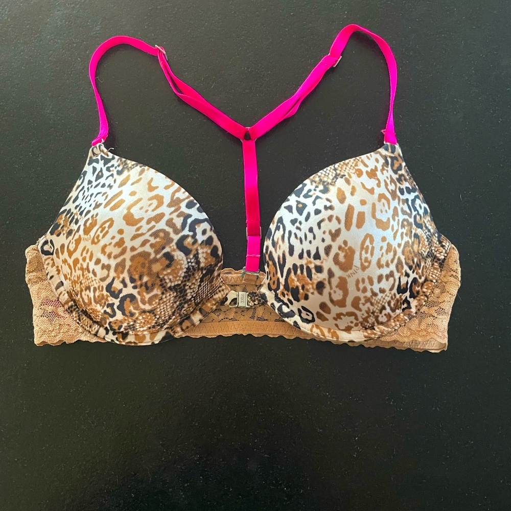 VS front close T-strap bra